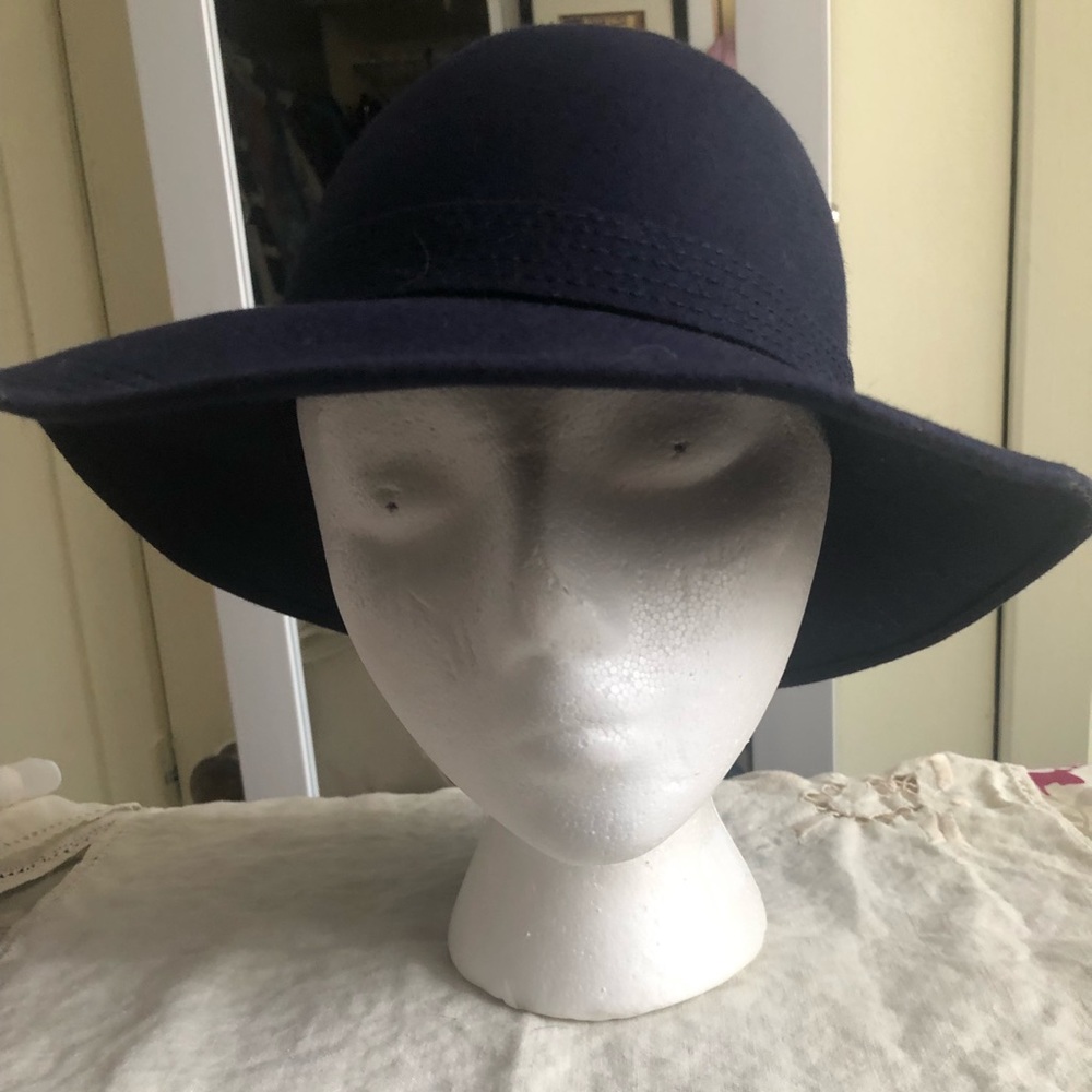 Vintage Beautiful, classic navy blue fur felt hat, Canadian made.